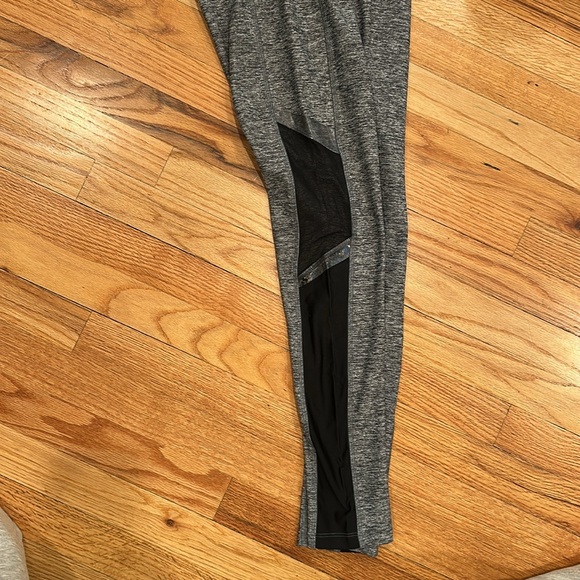 Victoria's Secret Pink Ultimate Leggings, grey with black, size S. - Picture 10 of 10